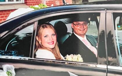 Karoline y Kris el día de la boda.