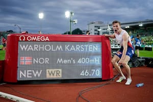 El noruego Karsten Warholm quebró un récord de 29 años en los 400 metros con vallas