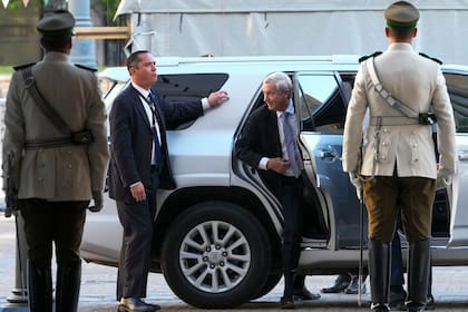 Kast llega al palacio presidencial de La Moneda para reunirse con Boric, el 15 de enero