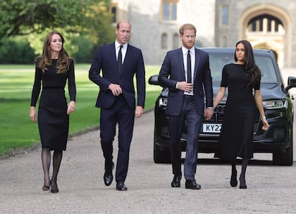 Kate, Guillermo, Harry y Meghan, en los tributos a la reina Isabel, en Balmoral, en 2022. (Chris Jackson/Getty Images)