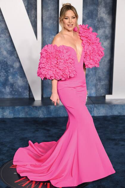 Kate Hudson con un vestido de Tamara Ralph Couture en la fiesta de Vanity Fair después de los últimos Oscar.
