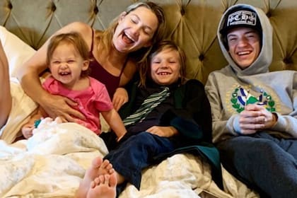 Kate Hudson junto a sus tres hijos