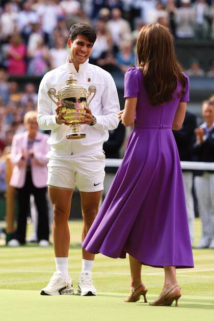 Kate le entregó el trofeo al ganador, Carlos Alcaraz.