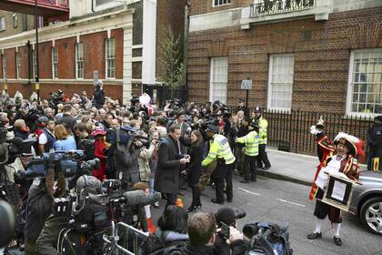 La imagen de los padres y la niña se hará esperar unos días; posarán en la puerta del Hospital St. Mary