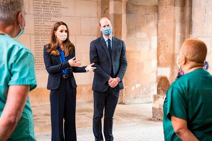 A diferencia de lo que podía pasar en el matrimonio entre Lady Di y el príncipe Carlos, entre William y Kate Middleton no hay celos, fricciones, ni luchas de ego, cada uno apoya y acompaña la actividad del otro