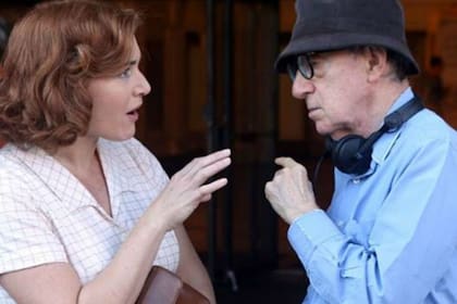 Kate Winslet y Woody Allen en el rodaje de Wonder Wheel