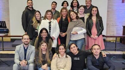 Katherine Sandoval junto a sus amigos de la iglesia en Sídney
Foto: Cortesía de la familia