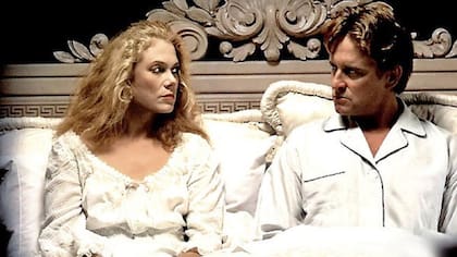 Kathleen Turner en La Guerra de los Rose (1989), junto a Michael Douglas