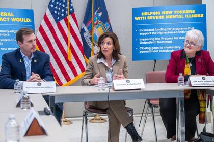La gobernadora Kathy Hochul califica de ‘renegados’ a condados de NY que firman pactos con ICE