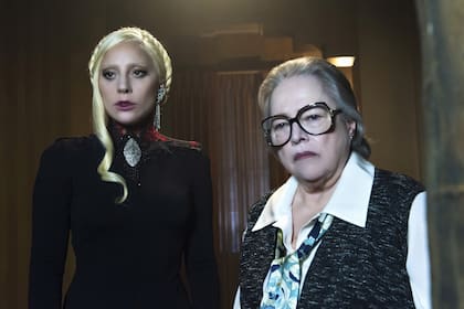 Kathy Bates y Lady Gaga en American Horror Story (2011)