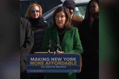 Kathy Hochul dio una conferencia este jueves 22 de enero y advirtió sobre el temporal en Nueva York