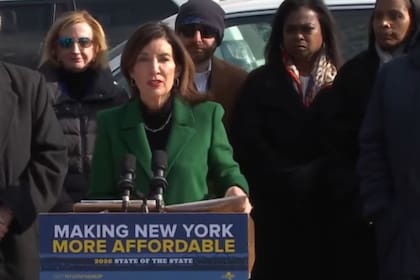 Kathy Hochul reforzó su compromiso para eliminar el fraude y reducir las tarifas de seguro de los automóviles