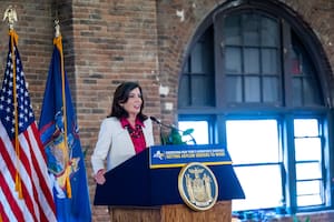Hochul apoya a inmigrantes y siguen las temperaturas gélidas hoy martes 3 de febrero