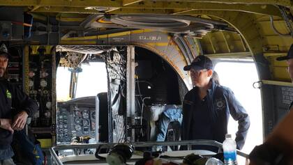 Katie Hobbs continúa en coordinación con los equipos de rescate