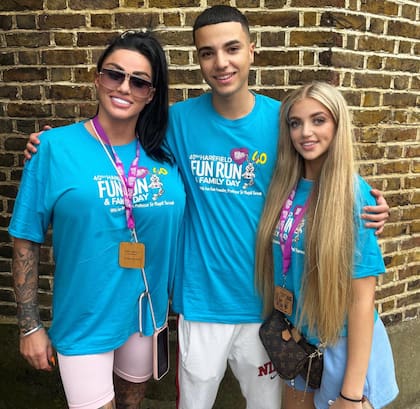 Katie junto a sus dos hijos (Foto: Instagram @katieprice)