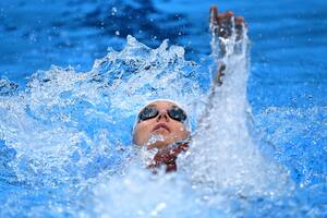 Katinka Hosszu de Hungría compite en la final del evento de natación mixta individual de 400 metros femeninos durante los Juegos Olímpicos de Tokio 2020 en el Centro Acuático de Tokio en Tokio el 25 de julio de 2021.