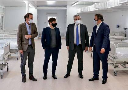 Katopodis, Kicillof, Fernández y Cascallares, ayer, en Almirante Brown,145x102mm