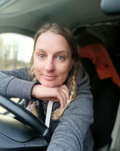 Katri vivió en varios sitios de su país natal: Kuopio, Turku y Helsinki.