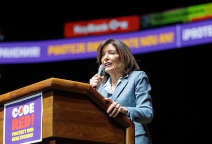 Katy Hochul, gobernadora de Nueva York, enfatizó la importancia de los deportes de invierno para el turismo