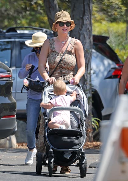 Katy Perry de paseo con su hija, Daisy Dove