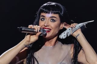 Katy Perry fue a cenar a una reconocida parrilla y repartió empanadas a sus fans