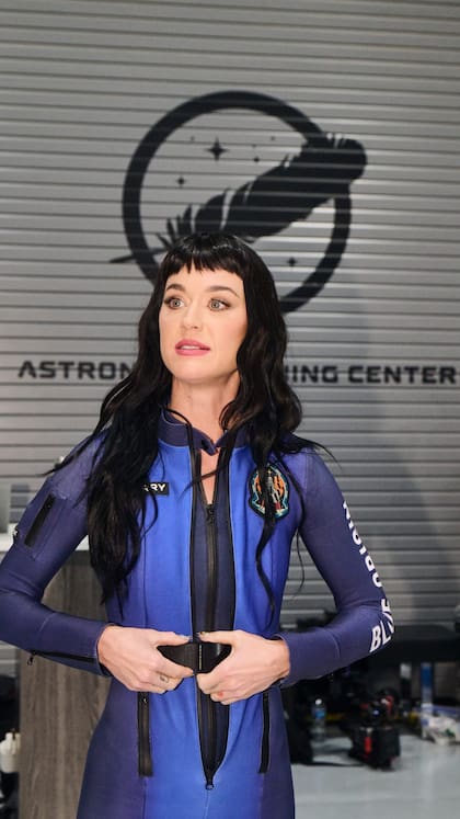 Katy Perry viajó al espacio y aseguró que fue la mejor experiencia de su vida, después de la maternidad