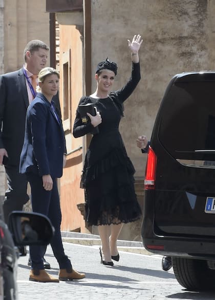 Katy Perry y un saludo para quienes se acercaron a verla