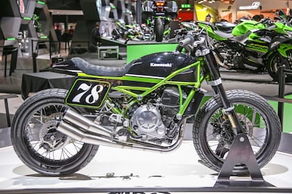 Kawasaki Custom. Del especialista francés MRS Oficina en el stand oficial verde