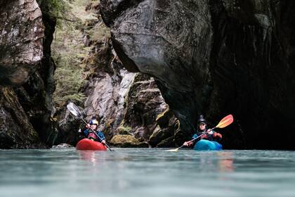 La excampeona mundial de kayak, Nouria Newman, viajó a Chile a principios de este año con los consumados kayakistas estadounidenses Ben Stookesberry y Eric Boomer 