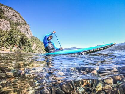 Kayak, otras de las opciones para disfrutar del agua patagónica