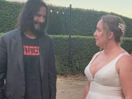 Keanu Reeves junto a la novia (Foto: Captura de video)