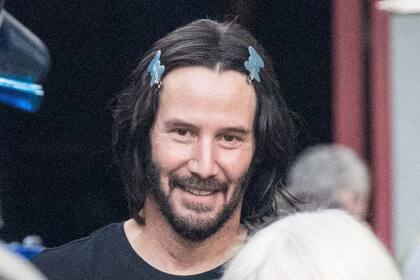 Keanu Reeves luce unas hebillas celestes en el rodaje de la cuarta entrega de John Wick, en Alemania
