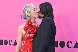 Keanu Reeves y Alexandra Grant: besos y mimos en la alfombra roja