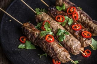 Kebab de carne con hierbas