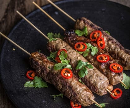 Kebabs de carne, una opción diferente para hacer a la parrilla.