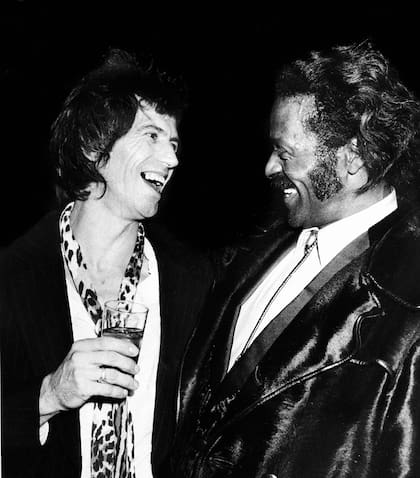 Keith Richards y Chuck Berry en 1980.