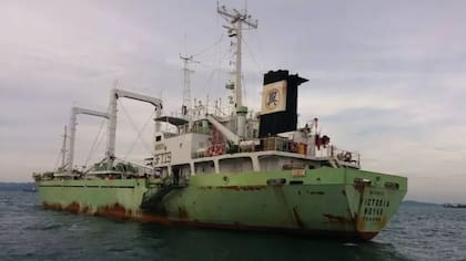 Keith viabaja en el barco Victoria 168 cuando desapareció. La imagen es el bote días después del incidente.