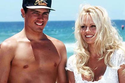 Kelly Slater junto a Pamela Anderson, en 1992