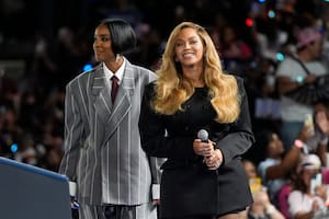 Kelly Rowland y Beyoncé participaron en el acto de campaña de Kamala Harris