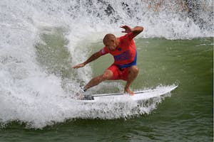 Surf en una pileta: la máquina de olas artificiales, con la mira en los Juegos