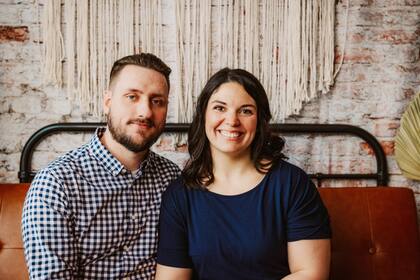 Kelsey Hatcher y su esposo, los protagonistas de esta historia