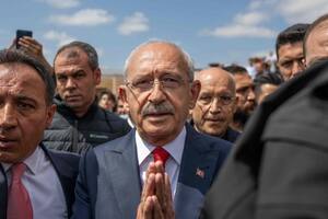 Veterano, austero y sin carisma: quién es el líder opositor que puede romper la hegemonía de 20 años de Erdogan