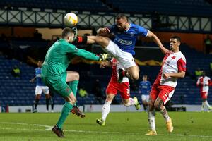 Video: la patada karateca en Escocia que sacó a un arquero de la cancha