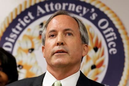 Ken Paxton se graduó de la Universidad de Baylor, donde fue presidente del cuerpo estudiantil