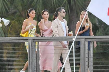 Kendall Jenner junto a un grupo de modelos en el casamiento de Justin Bieber y Hailey Baldwin