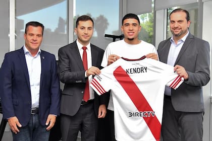 Kendry Páez llegó hace pocos meses a River, pero rindió por debajo de lo esperado y podría regresar a Chelsea