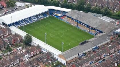 Kenilworth Road, el peculiar estadio de Luton Town, donde este domingo se presentará Manchester City por la Premier League.