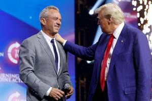 Kennedy retiró su candidatura para apoyar a Trump durante la campaña