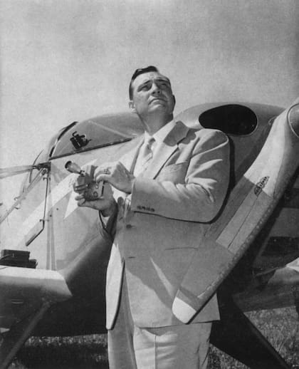 Kenneth Arnold fue el piloto que afirmó haber visto un "platillo volador" el 24 de junio de 1947