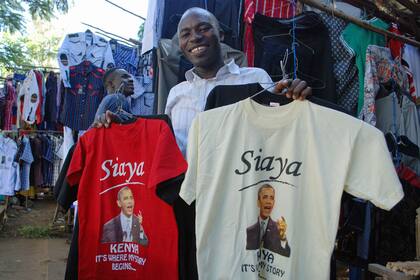 "Kenya, es donde comenzó mi historia"; dice una remera con una imagen de Obama